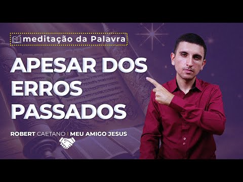 Genealogia de Jesus: Redefinindo o Passado com Misericórdia - A imagem dessa postagem é de um Jovem usando camisa social, preta ou marsala, num fundo de parede branca. E ele está gesticulando sobre a meditação com legendas aparecendo na imagem voltadas para a seguinte palavra-chave: "genealogia de Jesus"