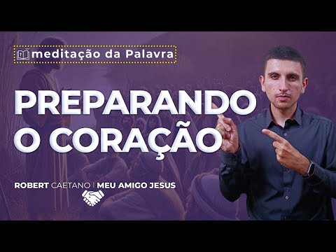 Preparando o Coração para Receber Jesus: O Significado do Batismo - A imagem dessa postagem é de um Jovem usando camisa social, preta ou marsala, num fundo de parede branca. E ele está gesticulando sobre a meditação com legendas aparecendo na imagem voltadas para a seguinte palavra-chave: "preparar o coração para Jesus"